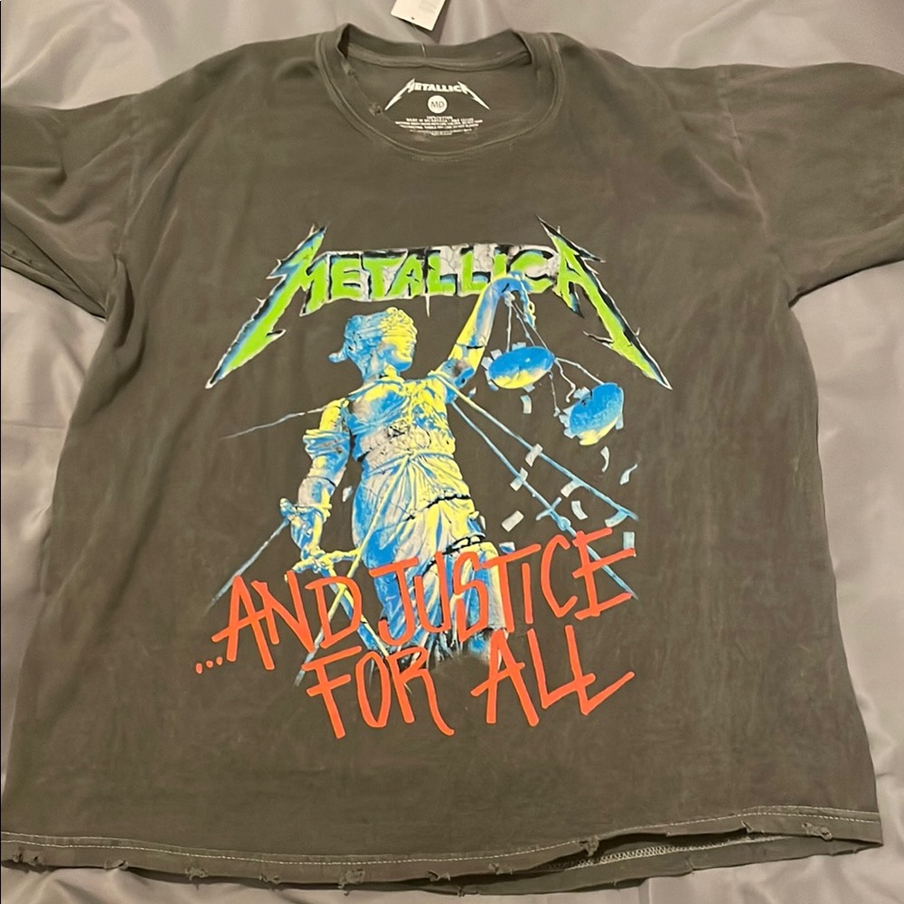 Metallica Graphic Tee - gray with multi colors. Unisex medium. Brand new
